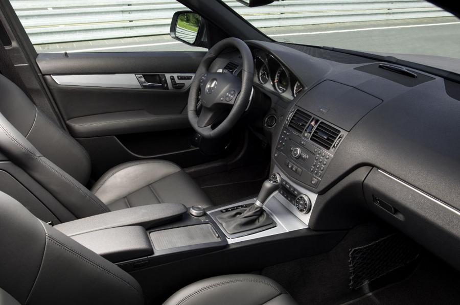  Mercedes-Benz C63 AMG 2008 года  (фото 20 из 26)